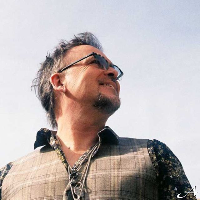 Džiboni - muškarac sa naočarima
