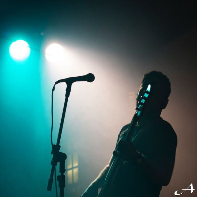 Anketa - muzičar sa gitarom