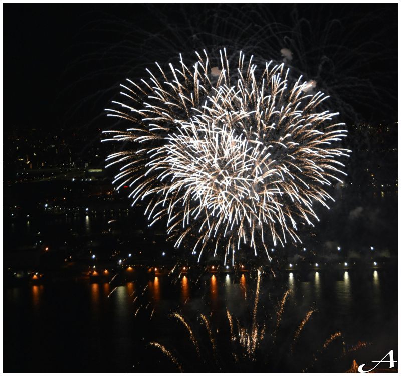 Doček Nove godine 2026 u Crnoj Gori - Gde nastupaju regionalne zvezde