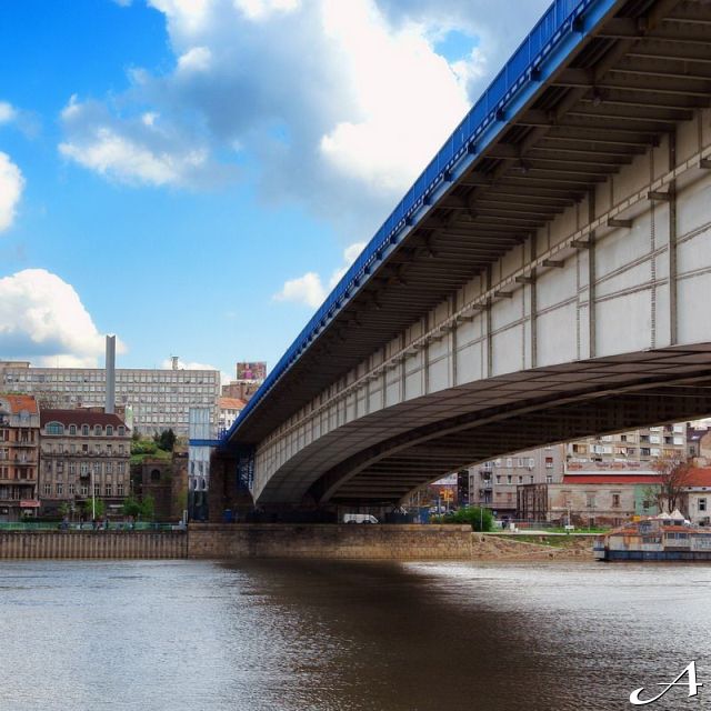 Beograd - pogled ispod mosta