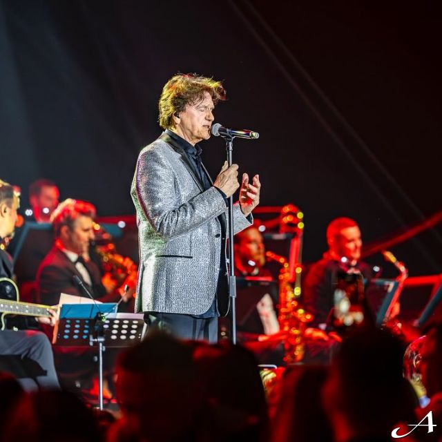 Koncert Zdravka Čolića - pevač na sceni