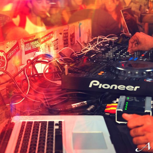 Doček Nove godine - DJ pult i oprema