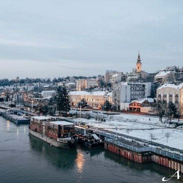 Nova godina u Srbiji - zimski grad i reka