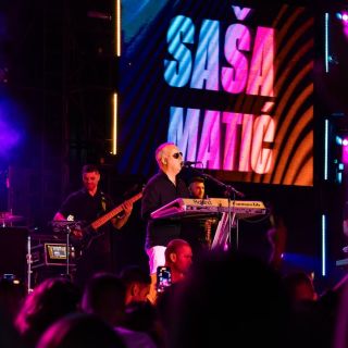 Koncert Saše Matića - pevač na bini