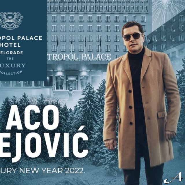 Nova godina - pevač ispred hotela