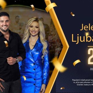 Nova godina - dvoje ljudi poziraju