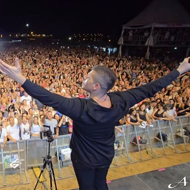 Koncert Slobe Radanovića - pevač pred publikom