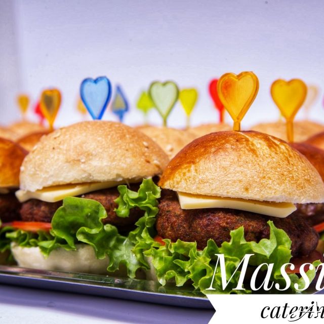 Svečana trpeza - mini burgeri sa salatom