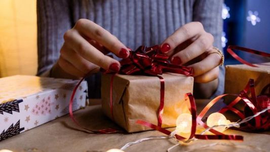 Šta pokloniti voljenoj osobi za Novu godinu