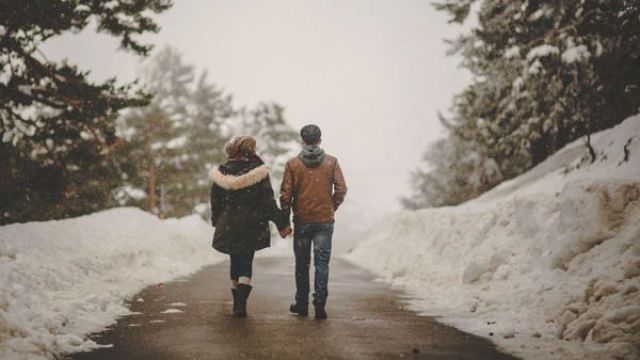 Da li je bolje dočekati Novu godinu sam ili u paru Da li je bolje dočekati Novu godinu sam ili u paru