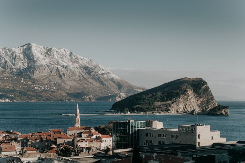 Doček Nove godine 2026 u Budvi: Sedam dana muzike, vatrometa i praznične atmosfere na moru